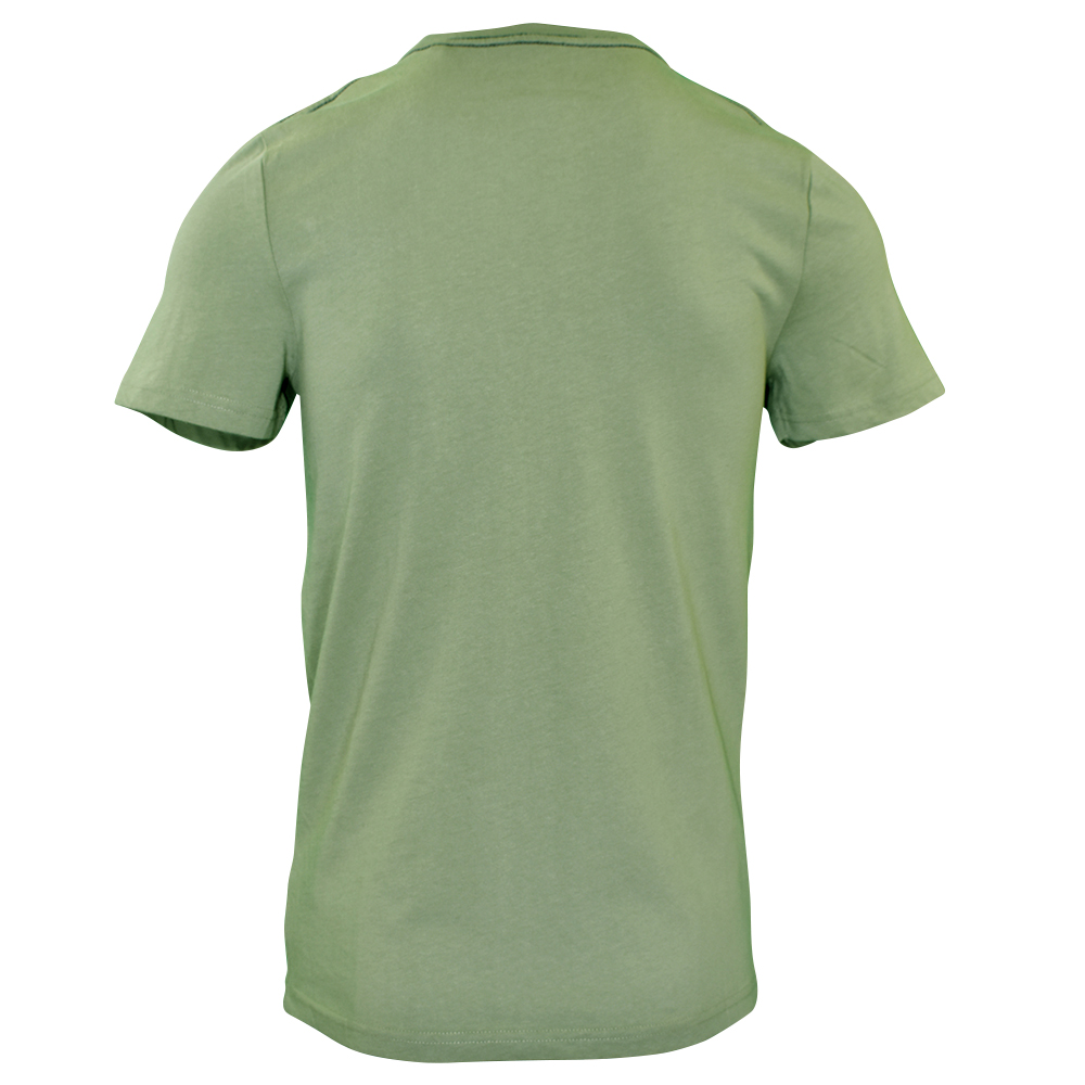 Männliches Model mit CAMPS BAY T-Shirt in Sea Spray
