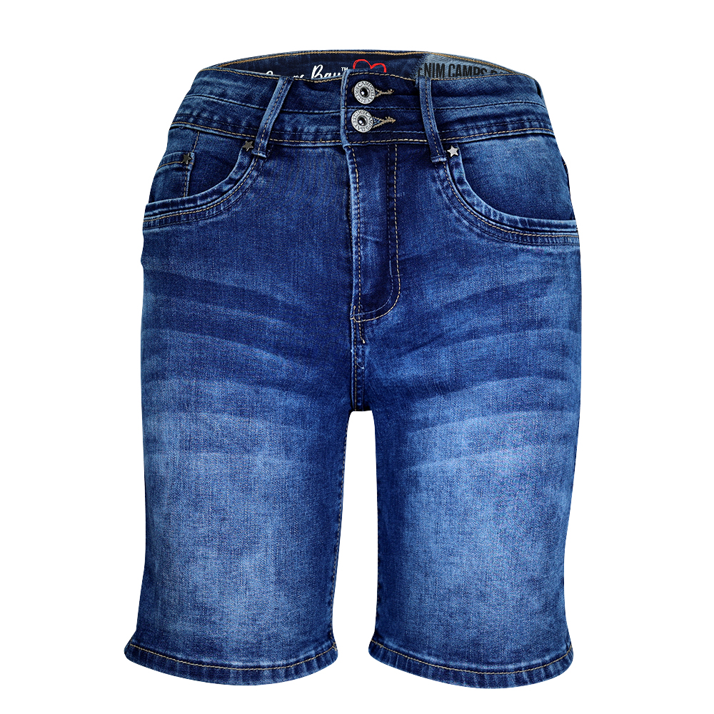 Weibliches Model mit CAMPS BAY Jeans-Shorts in dblue