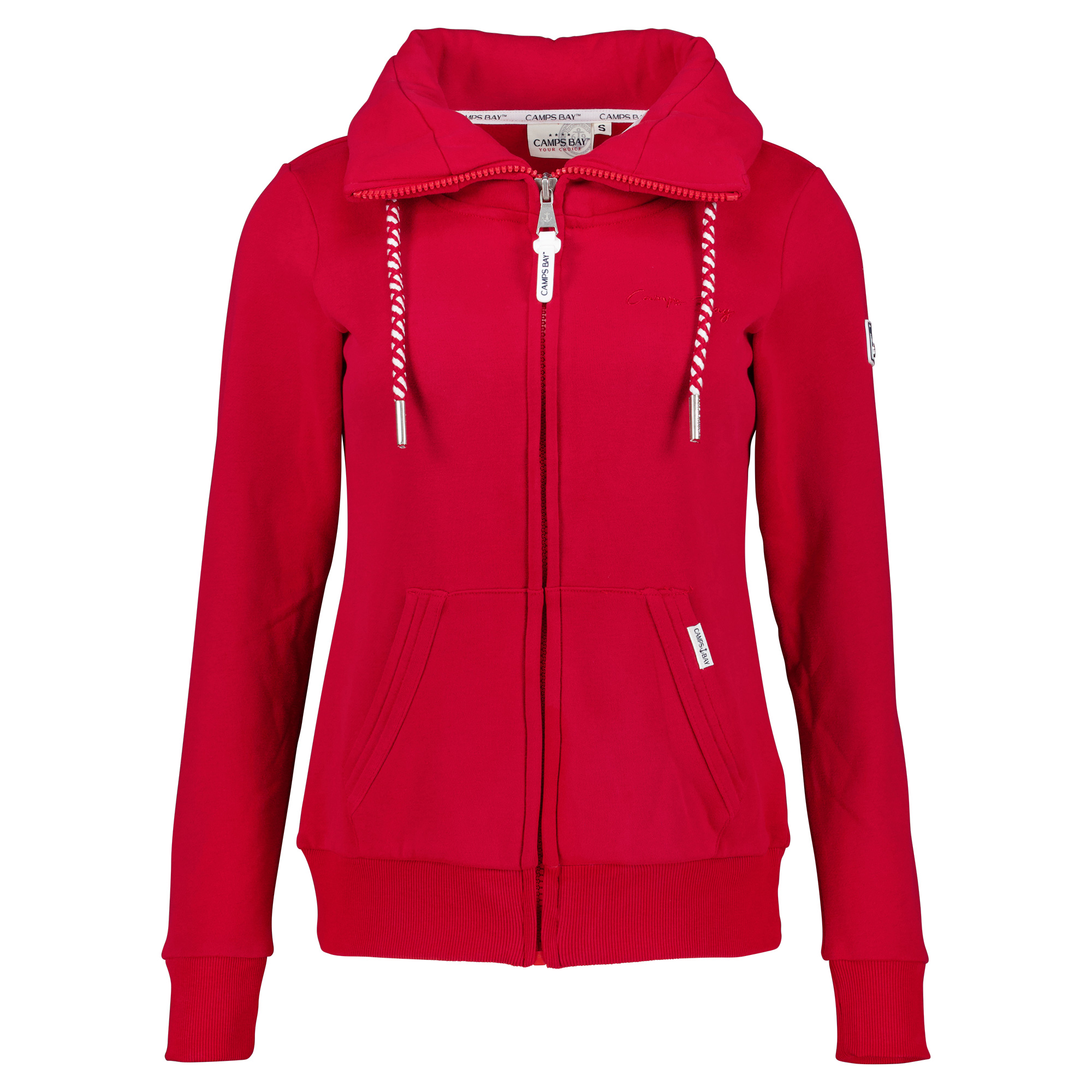 Weibliches Model mit CAMPS BAY Sweatjacke in Savvy Red