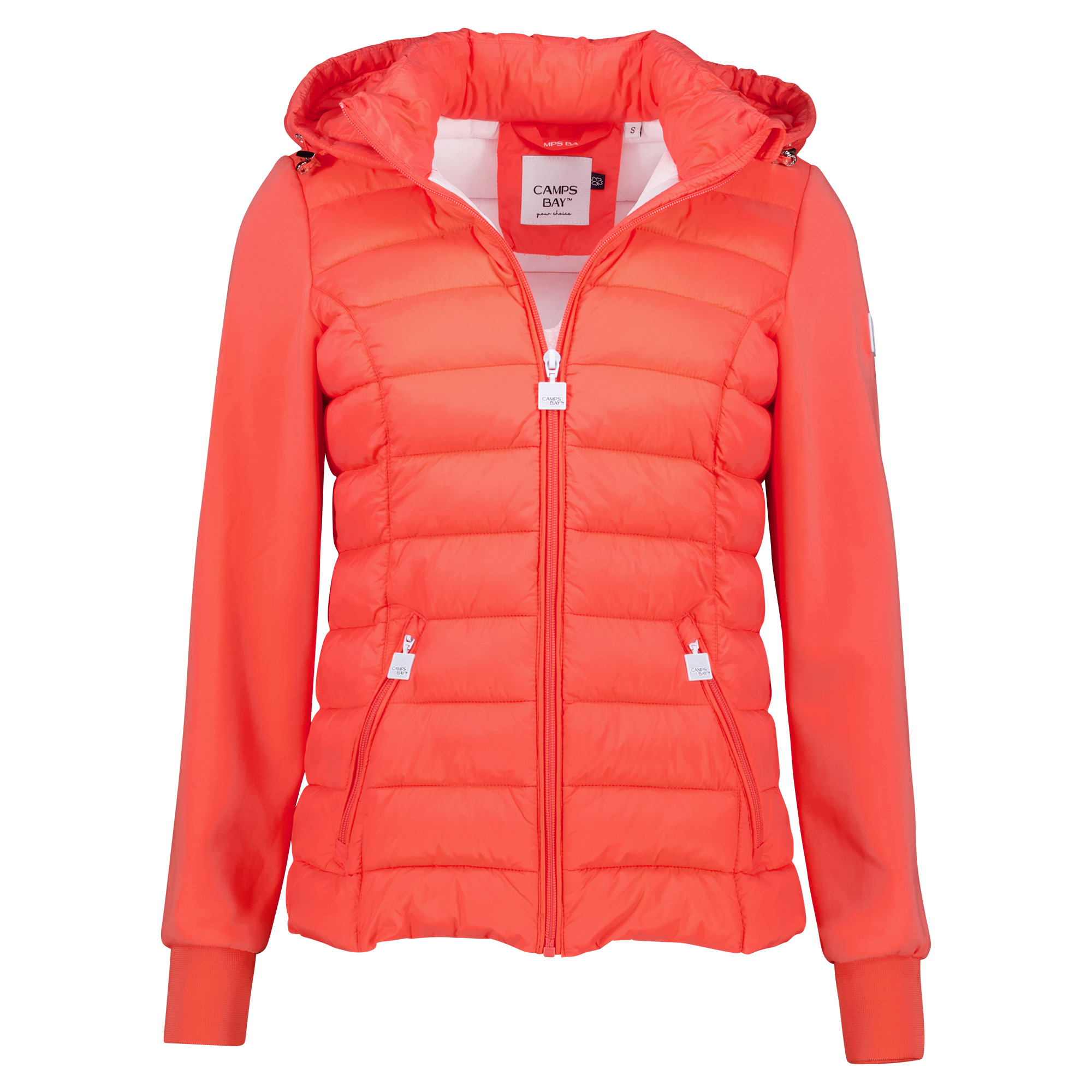 Weibliches Model mit CAMPS BAY Steppjacke in Dubarry