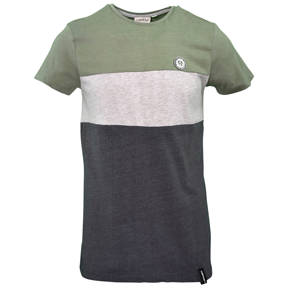 Männliches Model mit CAMPS BAY T-Shirt 