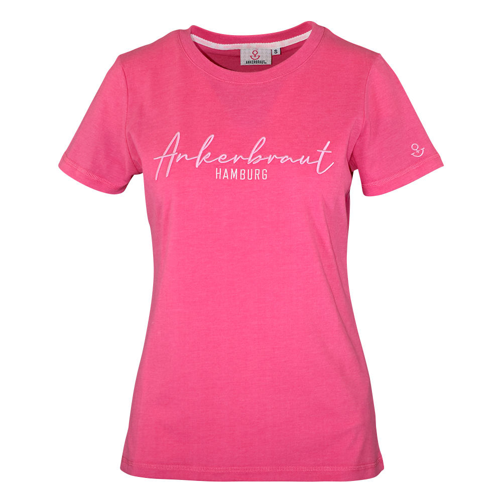 Weibliches Model mit ANKERBRAUT Shirt 