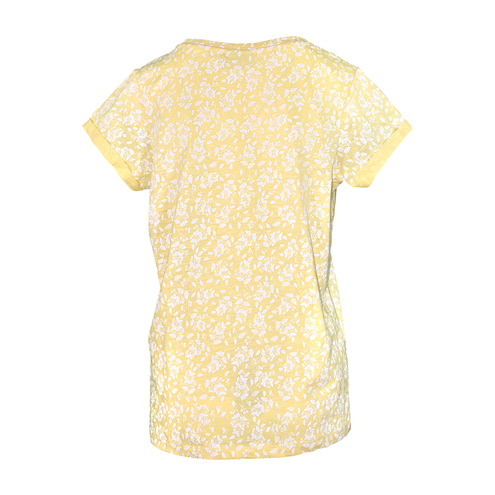 Weibliches Model mit CAMPS BAY Shirt in Pale Banana