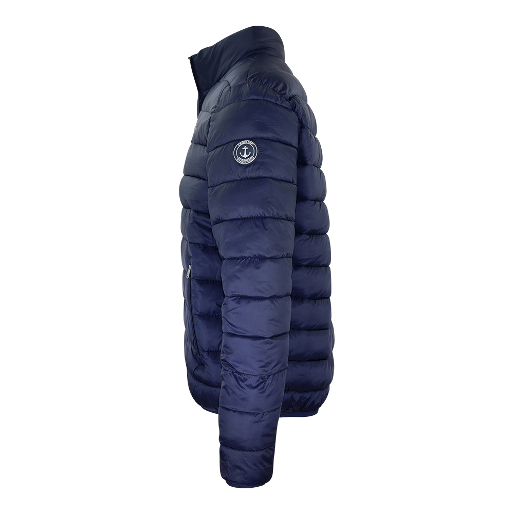 Männliches Model mit CAMPS BAY Stepp-Jacke in Night Sky