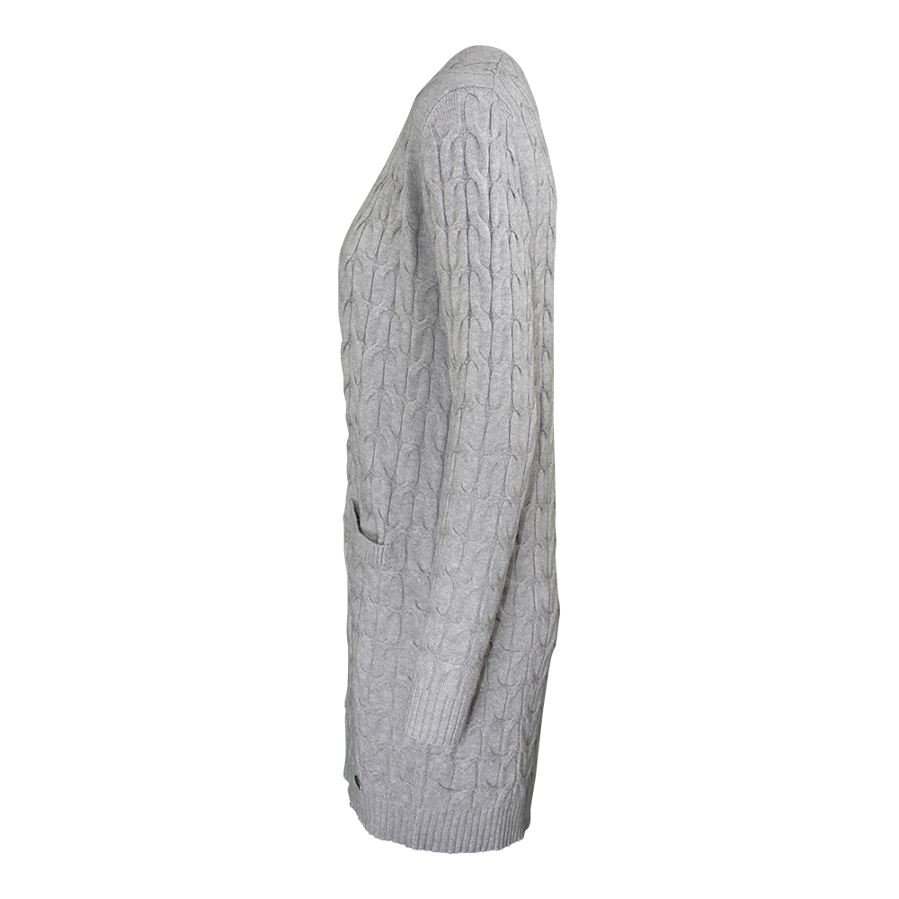 Weibliches Model mit CAMPS BAY Strickjacke in Silver Melange