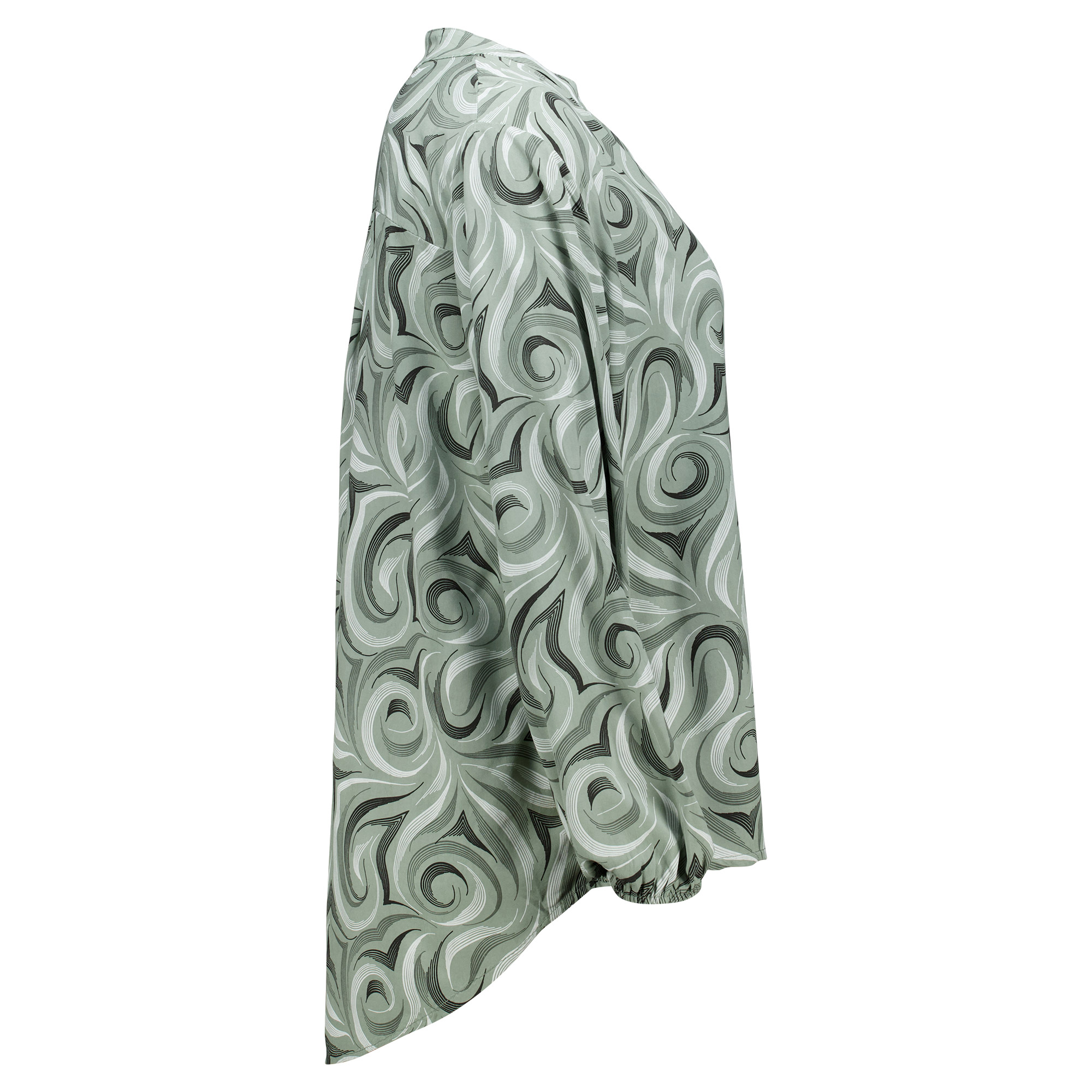 Weibliches Model mit Küstenzauber Bluse in Khaki