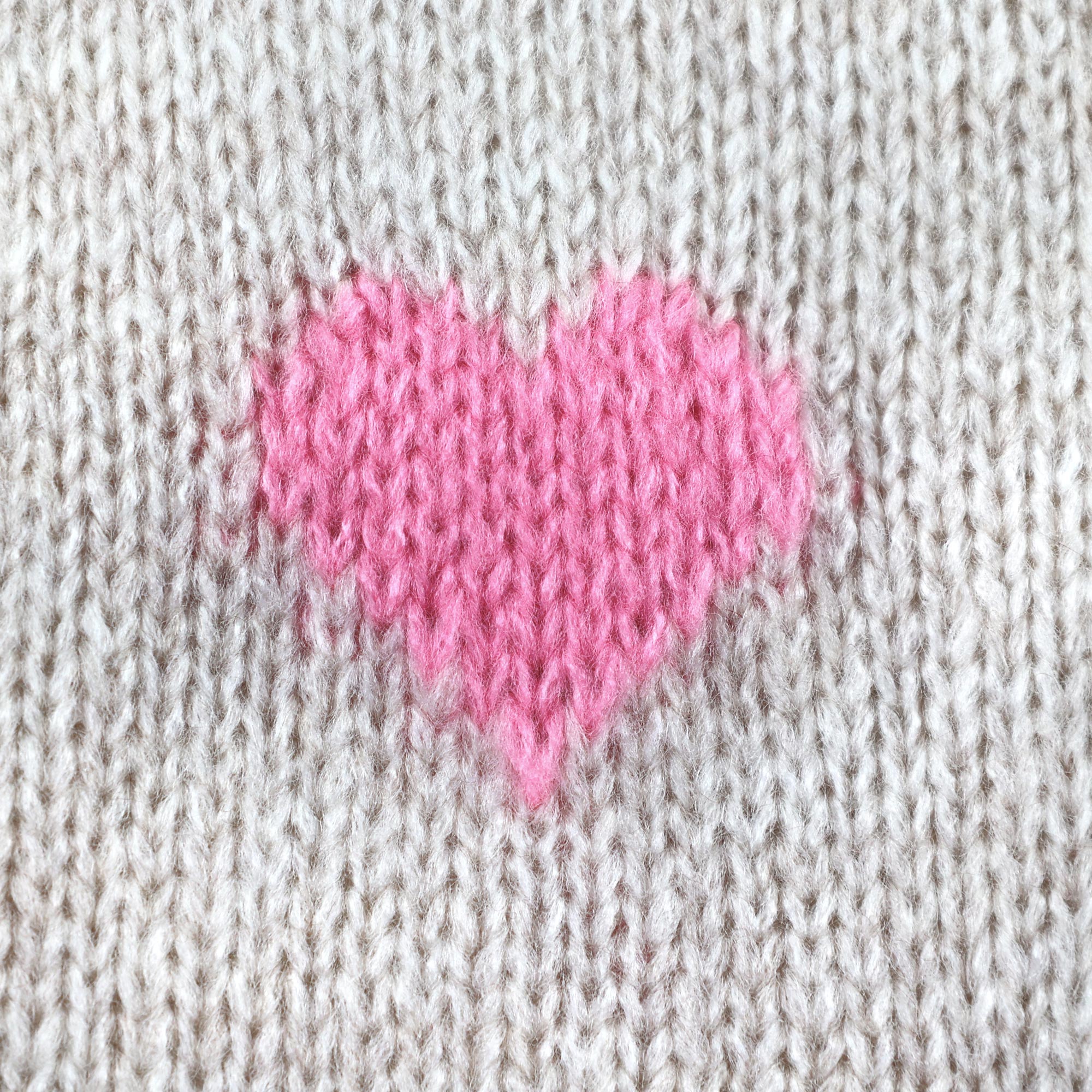 Weibliches Model mit Rock Your Day Strickweste 