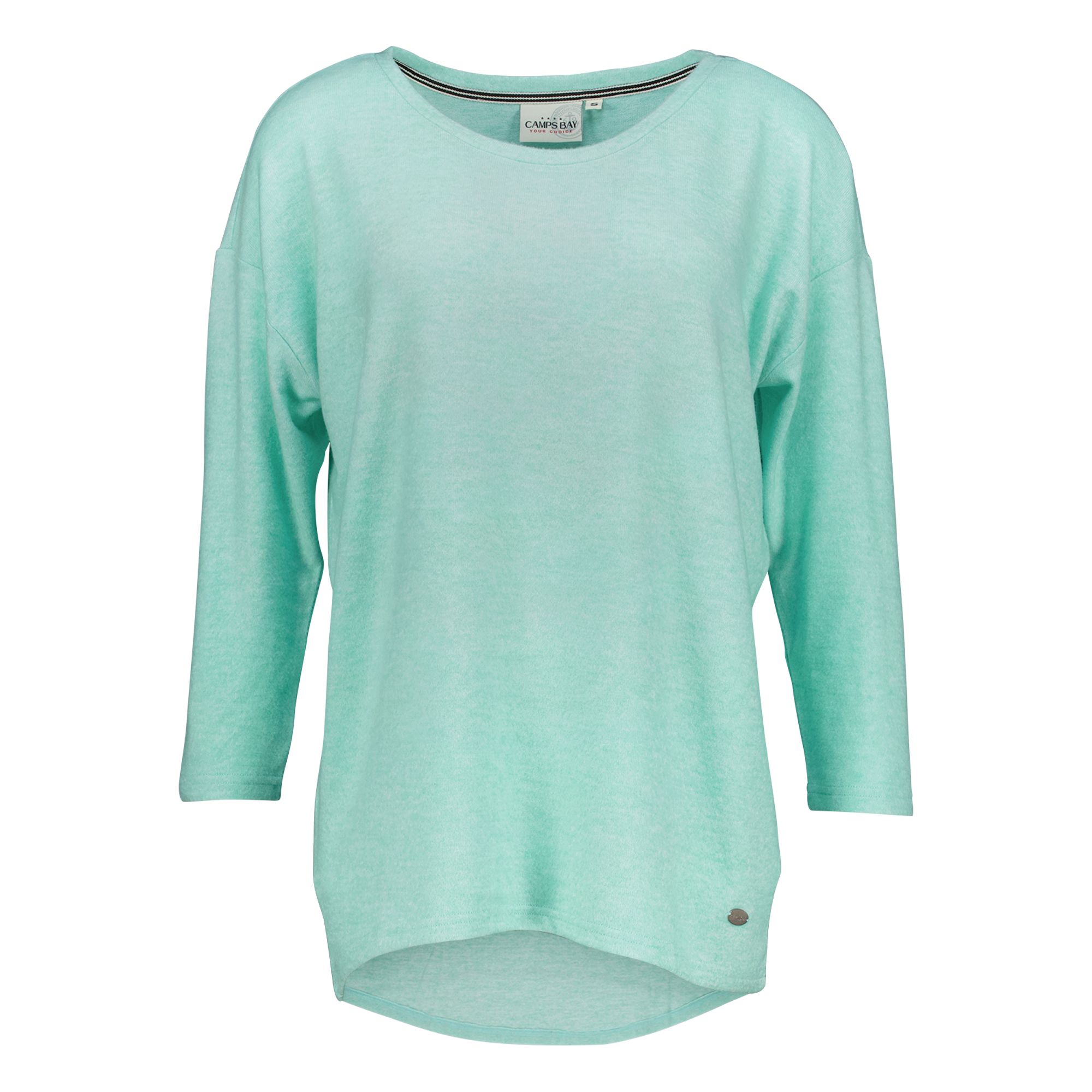 Weibliches Model mit CAMPS BAY Shirt in Dusty Jade Green