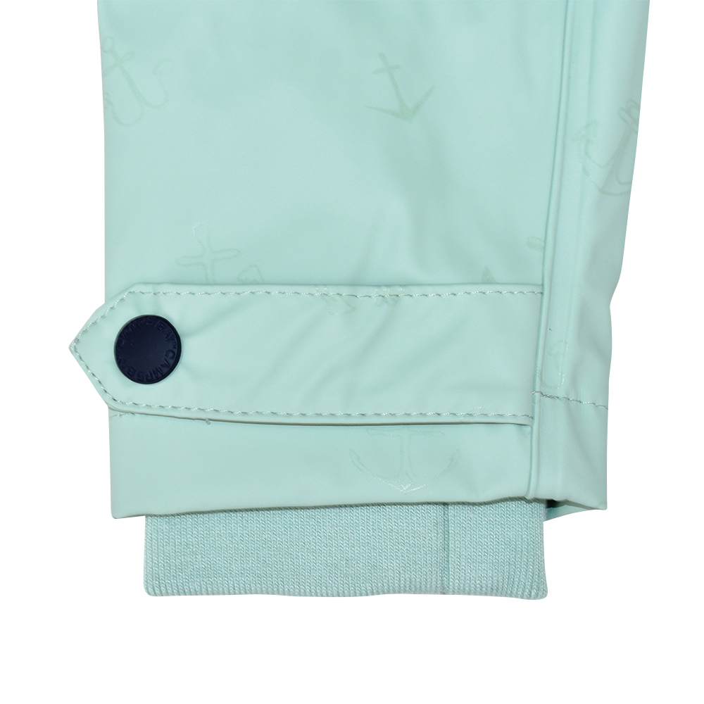 Weibliches Model mit CAMPS BAY Regenjacke in Harbour Grey