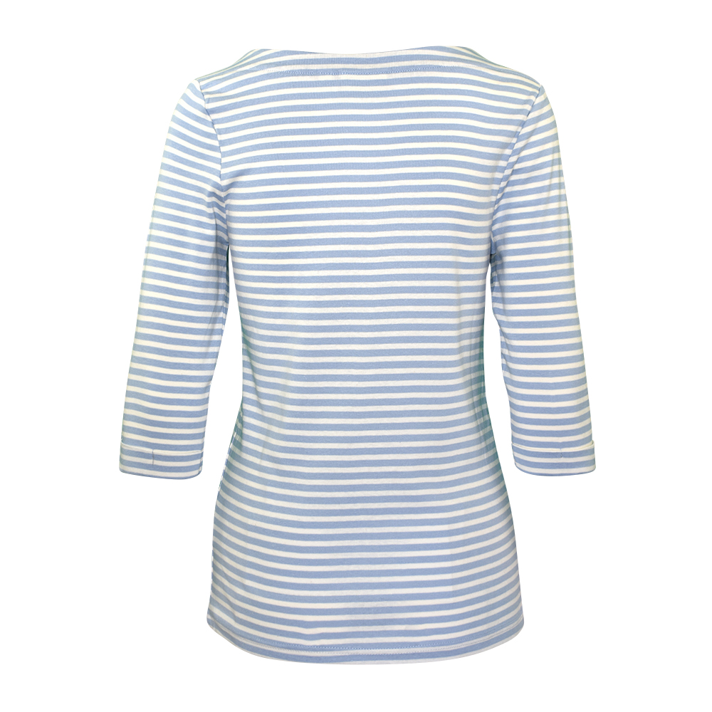 Weibliches Model mit CAMPS BAY Shirt in Blue Fog