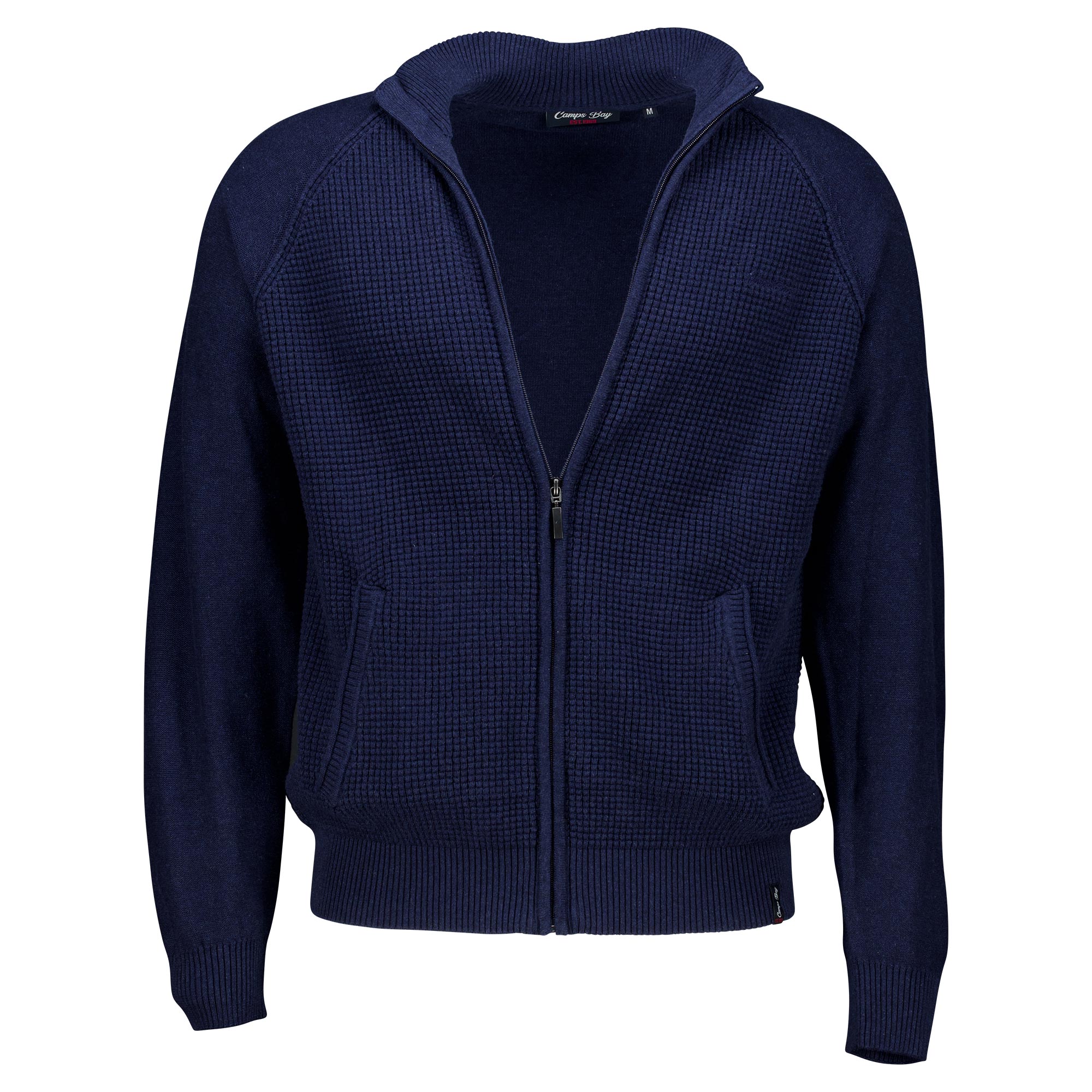 Männliches Model mit CAMPS BAY Strickpullover in Navy