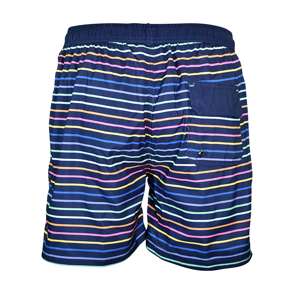 Männliches Model mit CAMPS BAY Bade-Shorts in Anse Lazio