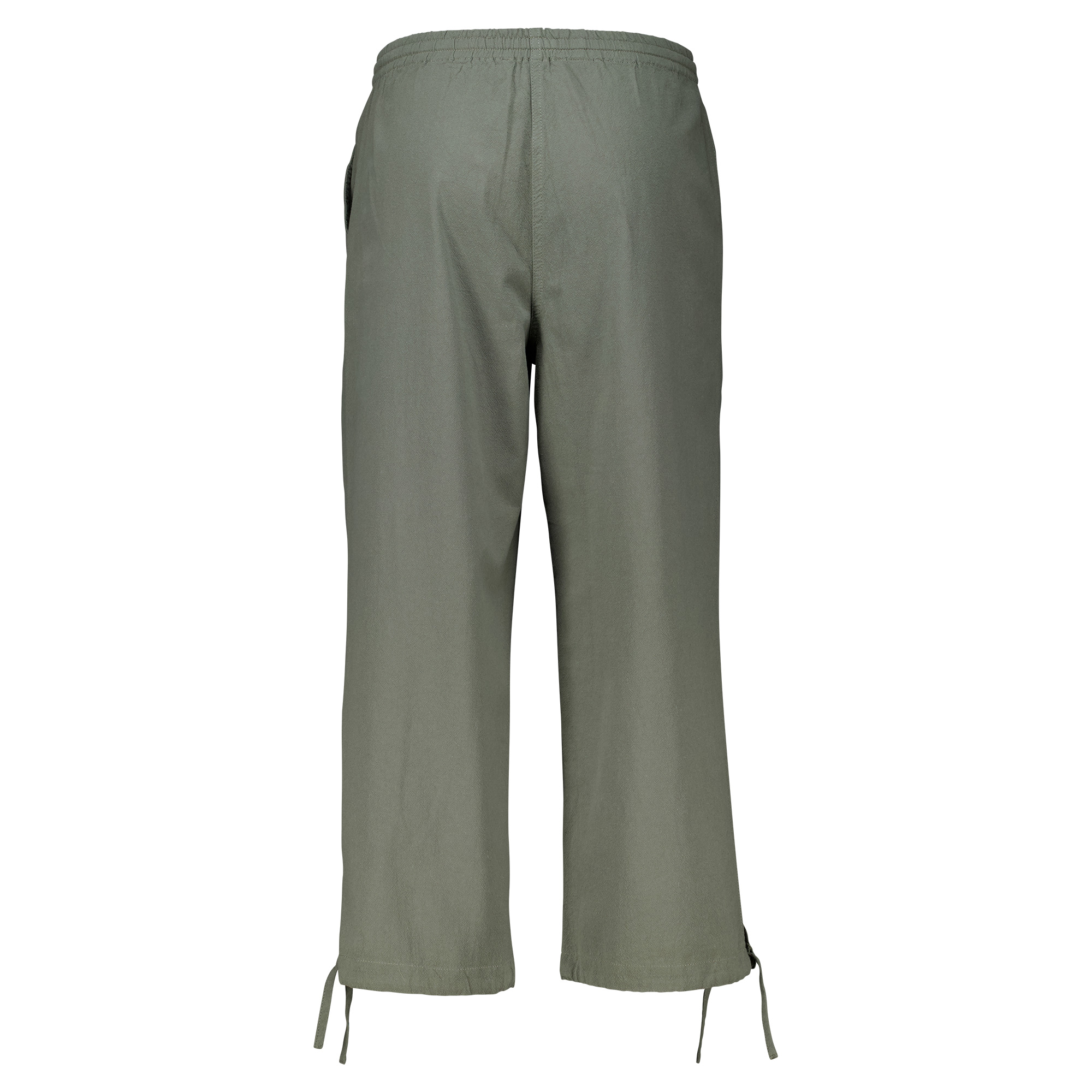 Weibliches Model mit CAMPS BAY Sommerhose in Misty