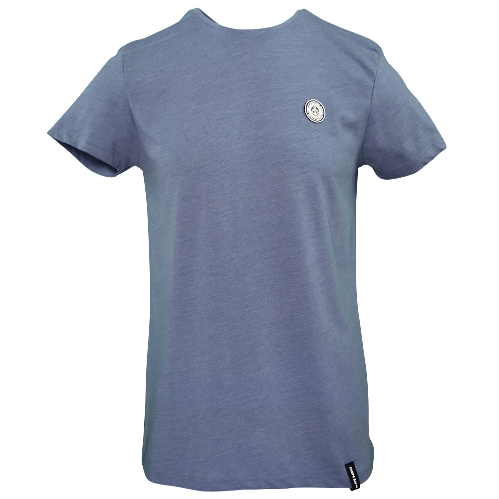 Männliches Model mit CAMPS BAY T-Shirt 