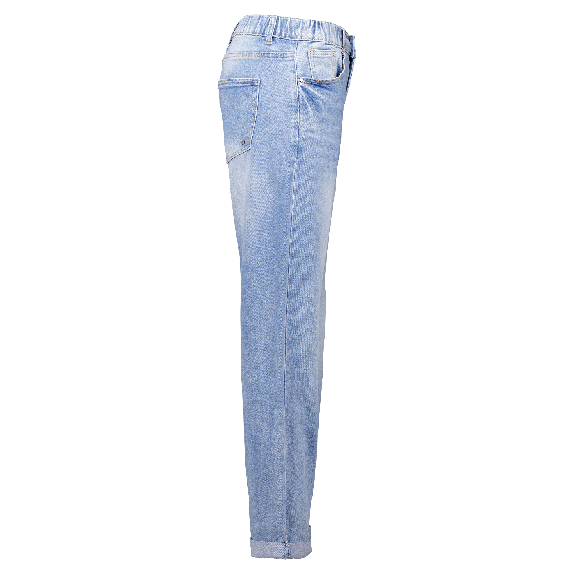 Weibliches Model mit CAMPS BAY Jeans in Light Blue