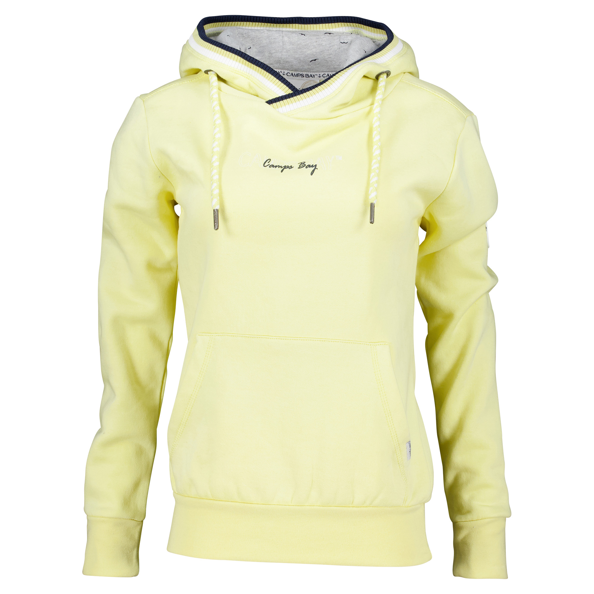 Weibliches Model mit CAMPS BAY Hoodie in Pale Banana